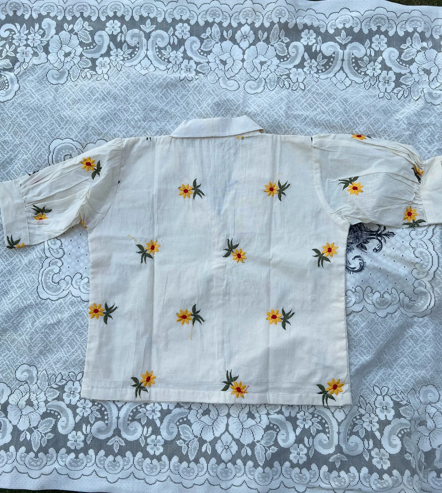 SHORT SLEEVED SHIRT WITH EMBROIDERY